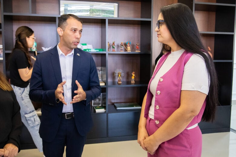 Primeira dama de Cuiaba fortalece acoes com o Estado para mulheres e familias