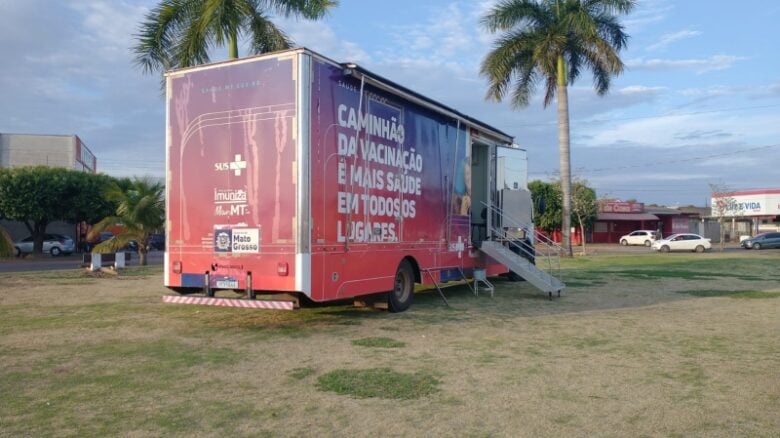 Quase 2 mil doses de imunizantes sao aplicados em acao do caminhao de vacinas em Sinop