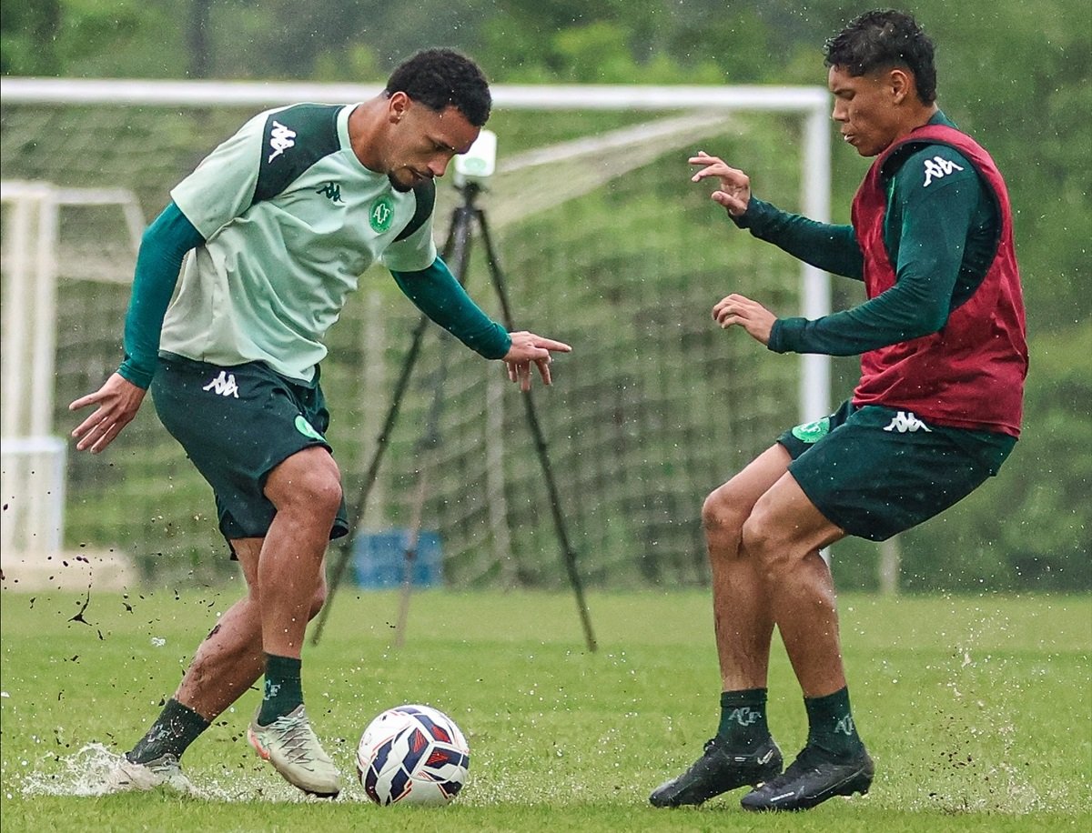 Goiás x Chapecoense: onde assistir, escalações e tudo sobre o confronto direto pelo G4 da Série B. Imagem: Rafael Bressan ACF Goiás x Chapecoense: onde assistir, escalações e tudo sobre o confronto direto pelo G4 da Série B. Imagem: Rafael Bressan ACF