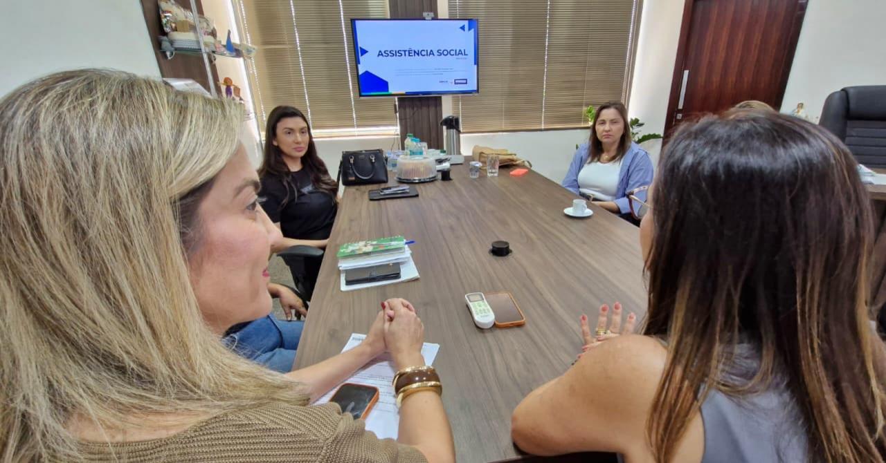 Representantes de Nobres visitam Sorriso para conhecer o trabalho da Secretaria da Mulher e da Familia