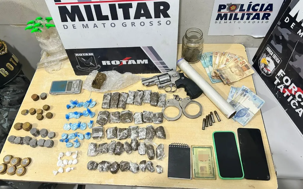 Rotam prende homem por tráfico em Cuiabá com drogas e simulacro
