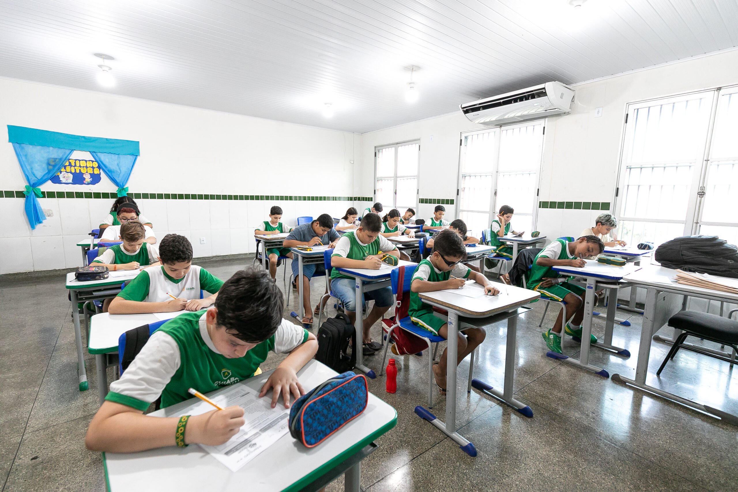 Sete mil estudantes de Cuiaba concluem provas do Avalia MT scaled