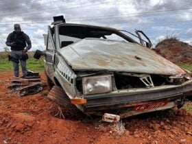 Pai e filha retornavam de evento de carros antigos quando veículo saiu da pista e capotou na manhã deste domingo (19)