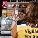 Vigilancia Sanitaria de Varzea Grande alerta sobre riscos de bebidas clandestinas e orienta populacao