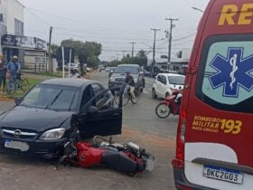 Acidente aconteceu na tarde desta quinta-feira (2), na avenida Dall'Alba; vítima sofreu apenas escoriações e foi encaminhada ao Pronto Atendimento Municipal