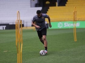 Criciúma x América-MG: duelo de extremos promete agitar a 32ª rodada da Série B 2025. Imagem: Celso da Luz/CEC