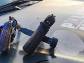 Suspeitos reagiram à abordagem na MT-249 com armas em punho; dupla possuía histórico extenso de crimes e ligação com o tráfico de drogas.