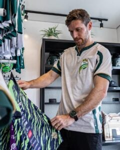 Luverdense lança camisa especial em homenagem a Raul Prata, ídolo e símbolo do clube 82 WhatsApp Image 2025 10 18 at 14.30.18 4