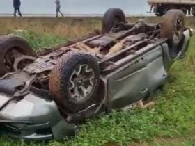 Duas pessoas ficam feridas após capotamento de caminhonete na BR-364 em Campo Novo do Parecis