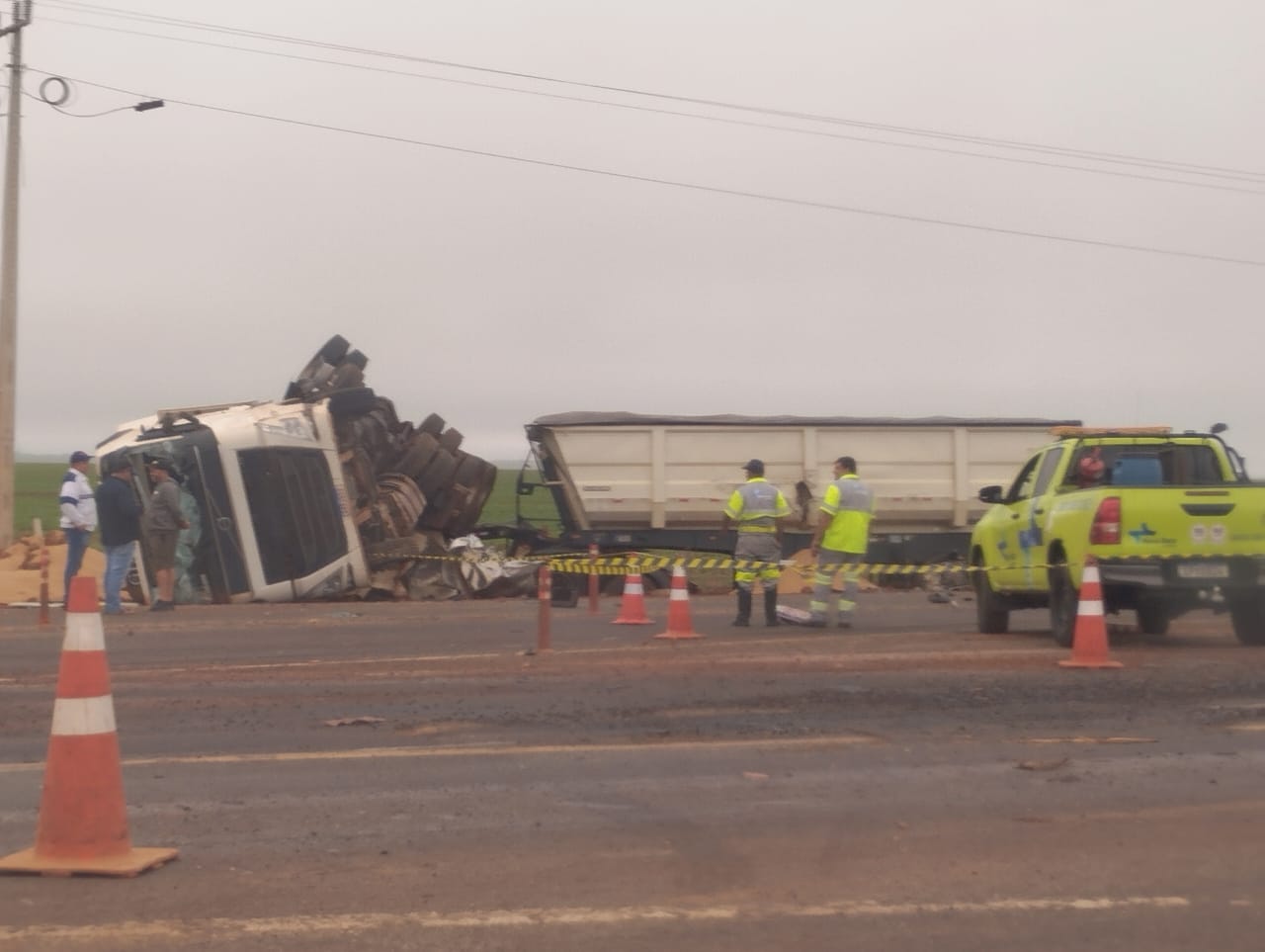 Motorista goiano de 48 anos morre em grave colisão entre carretas na BR-163 em Nova Mutum