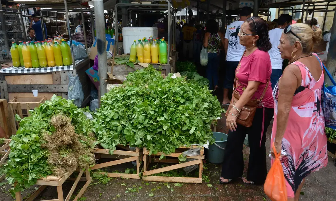 Mercado fortalece economia local com criação do programa Mercado do Povo