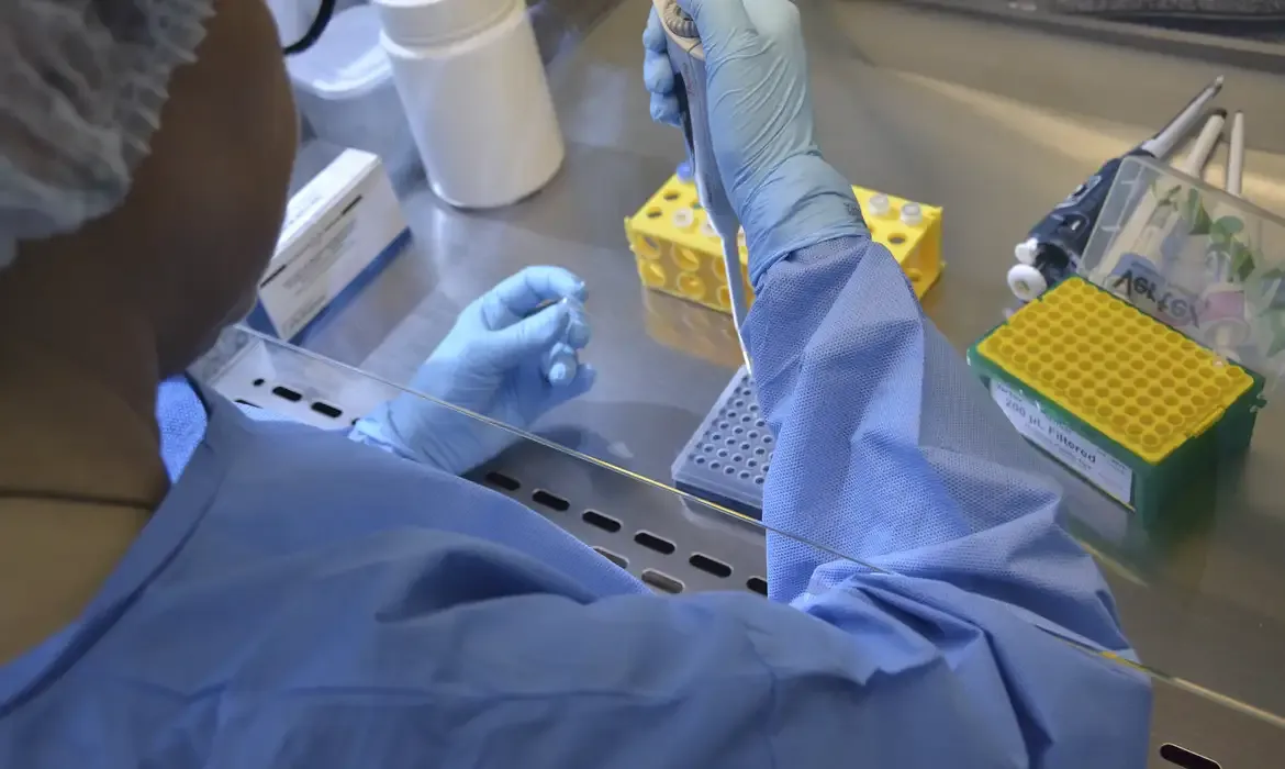 Brasil registra 17 casos confirmados de intoxicação por metanol após consumo de bebidas adulteradas