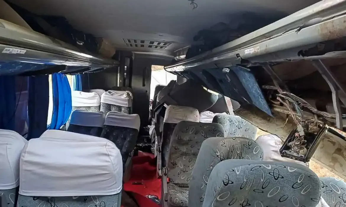 Acidente deixa 17 mortos em Pernambuco após ônibus perder o freio