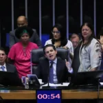 Câmara aprova licença menstrual de até 2 dias para mulheres