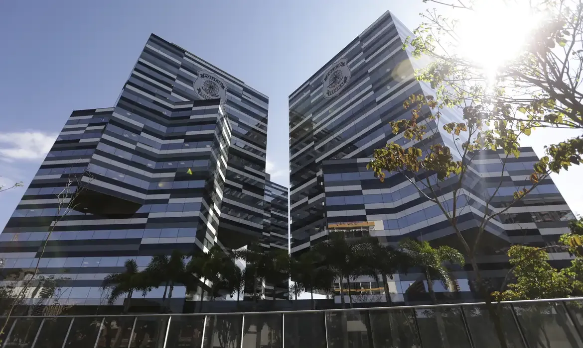 Moraes autoriza nova investigação sobre interferência de Bolsonaro na PF