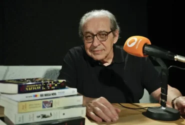 Ruy Castro conquista o Prêmio Jabuti 2025 com obra dedicada a Tom Jobim