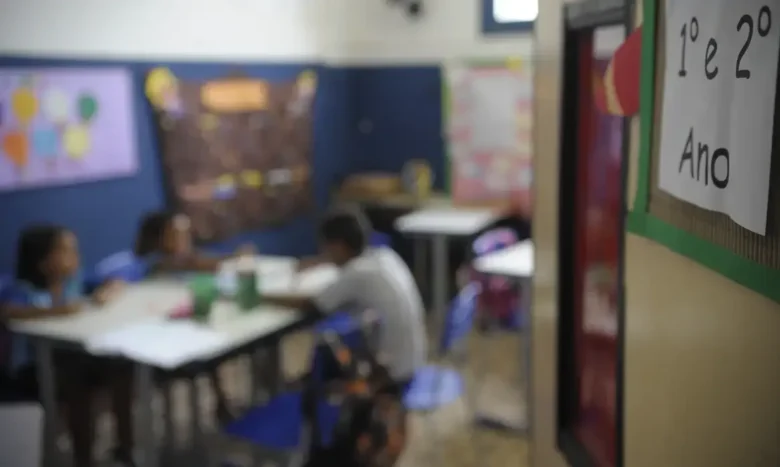 Educação deve ser direito e não privilégio de classe, alerta especialista