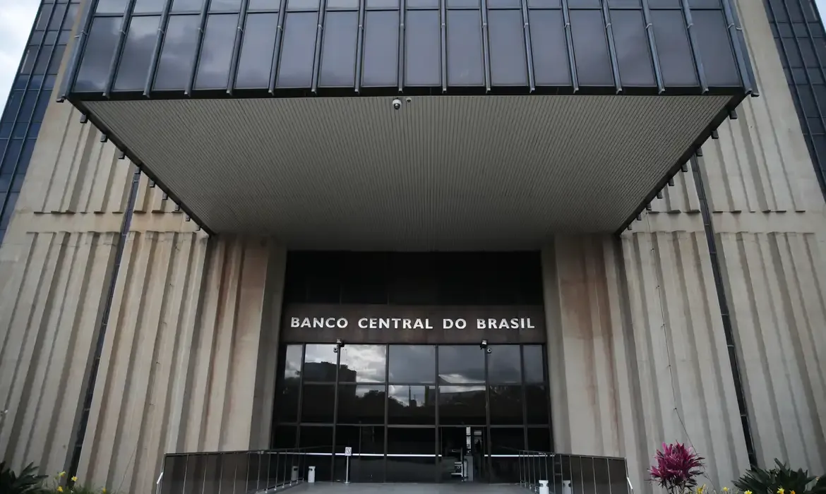 Mercado financeiro projeta inflação de 4,72% em 2025, segundo Boletim Focus