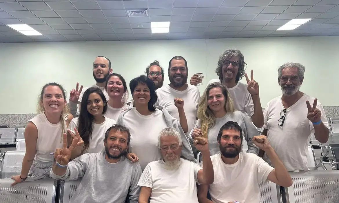 Brasileiros da flotilha são libertados na Jordânia após detenção por Israel