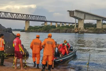Carreta com ácido sulfúrico é retirada do Rio Tocantins após quase 10 meses