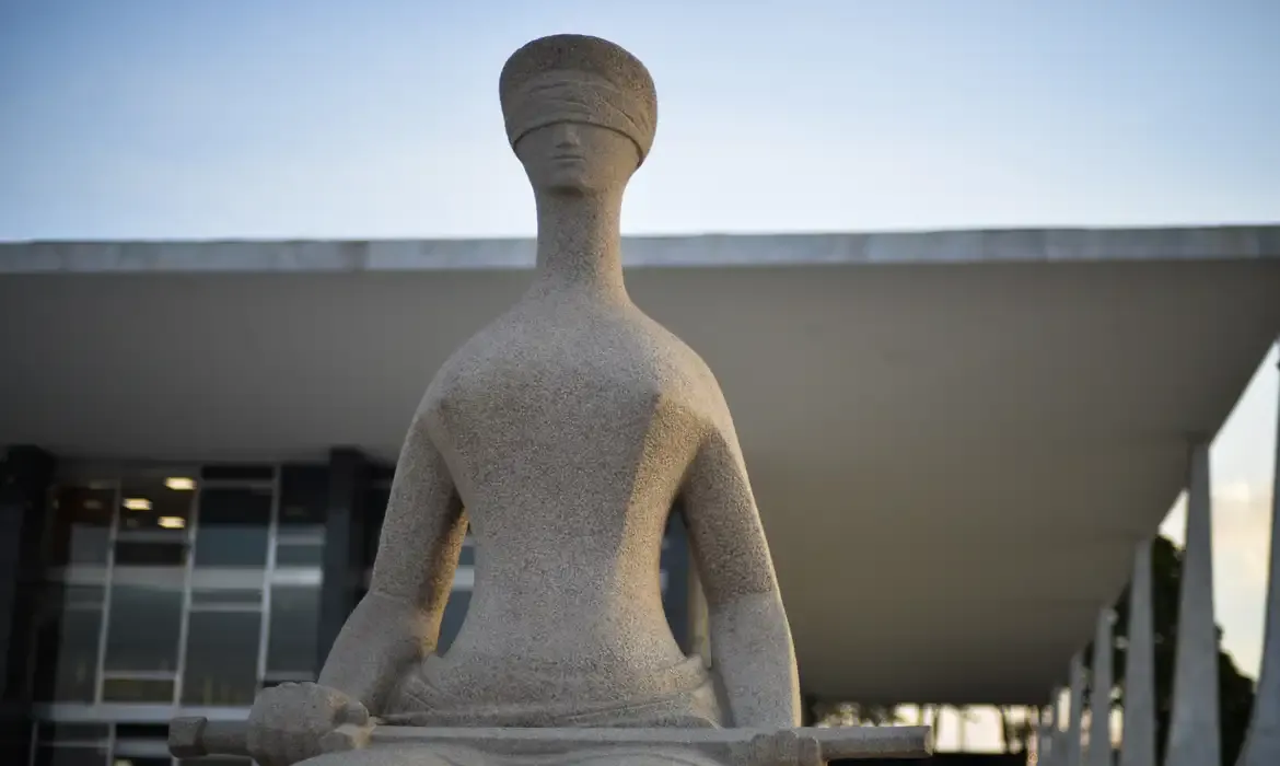 Dino mantém resolução do CFM que limita tratamento de jovens trans
