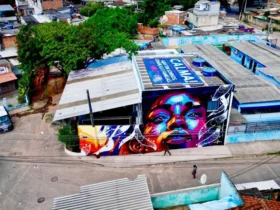 Telhado na Cidade de Deus exibe mensagem pedindo paz durante operações policiais