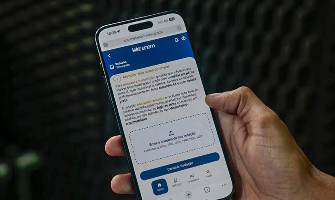 MEC Enem lança aplicativo com simulados e correção de redações