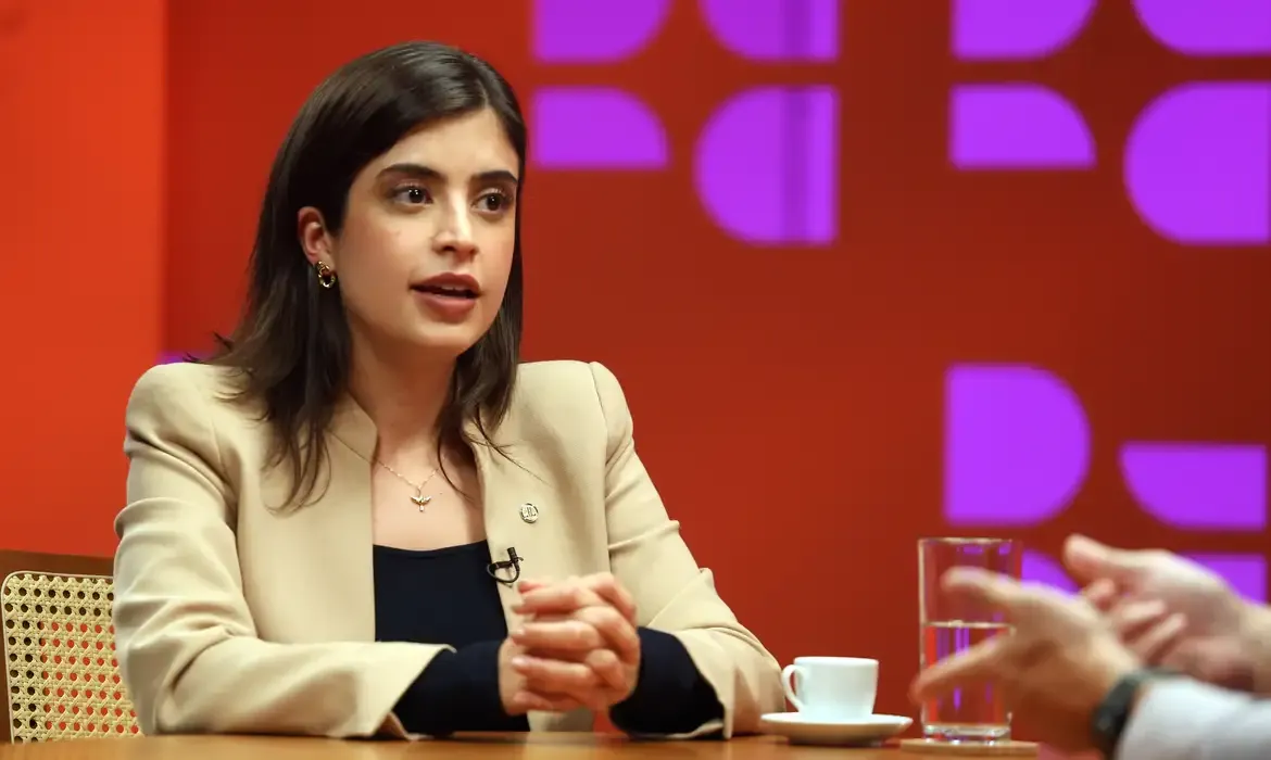 Tabata Amaral fala sobre educação e política no programa DR com Demori