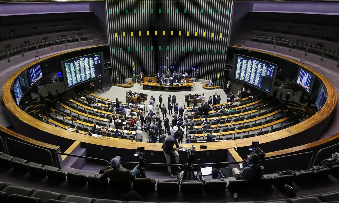 Câmara aprova urgências para projetos com foco em educação