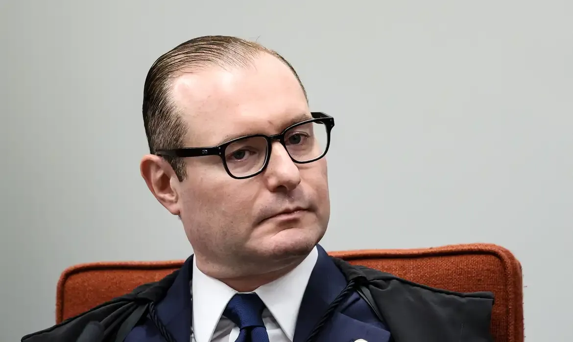 Zanin vota contra desoneração, mas mantém validade de acordo fiscal