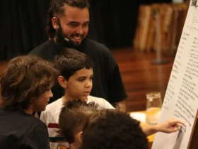 Slam estimula jovens a descobrirem a poesia nas escolas do Rio
