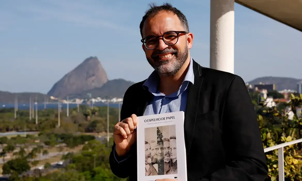 Fotografia ganha novo olhar com livro sobre Insley Pacheco