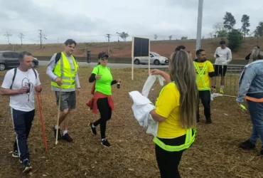 Romeiros seguem para Aparecida e utilizam tendas de apoio em rodovias de SP