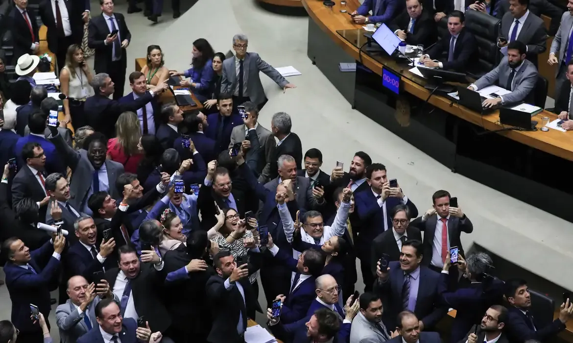 Câmara retira MP do IOF da pauta e texto perde validade