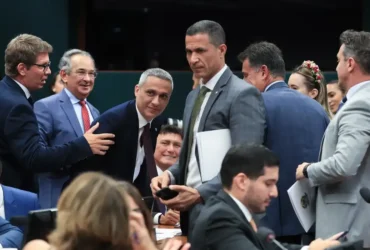 CCJ suspende ação no STF contra deputado Gayer após críticas a senadores