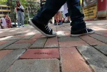 Calçadão da Resistência em SP homenageia jornalistas pela democracia