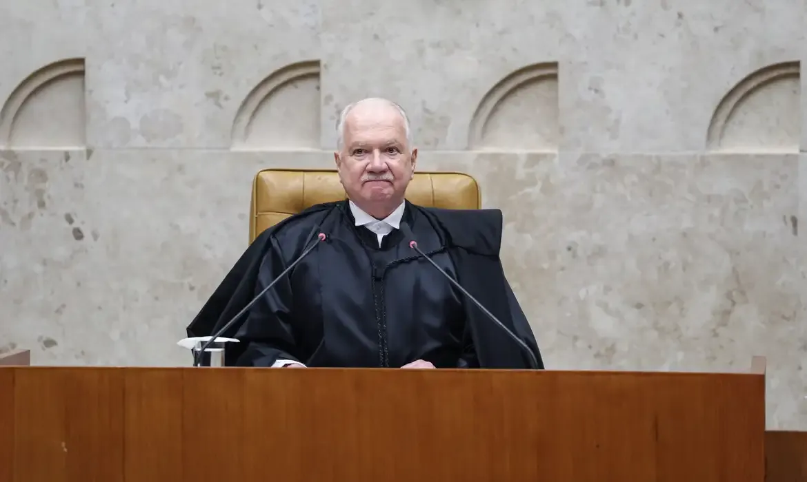 Fachin reforça cultura democrática para prevenir autoritarismo no Brasil