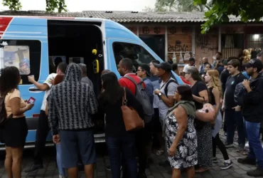 Tiroteio no Rio deixa 64 mortos e causa pânico entre moradores