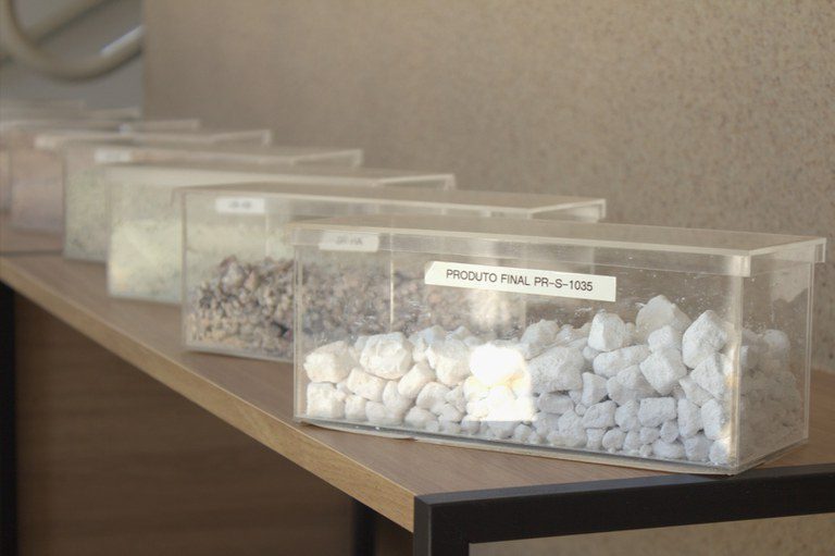 Fábrica em Goiás é a primeira do Brasil que processa terras raras para ímãs -