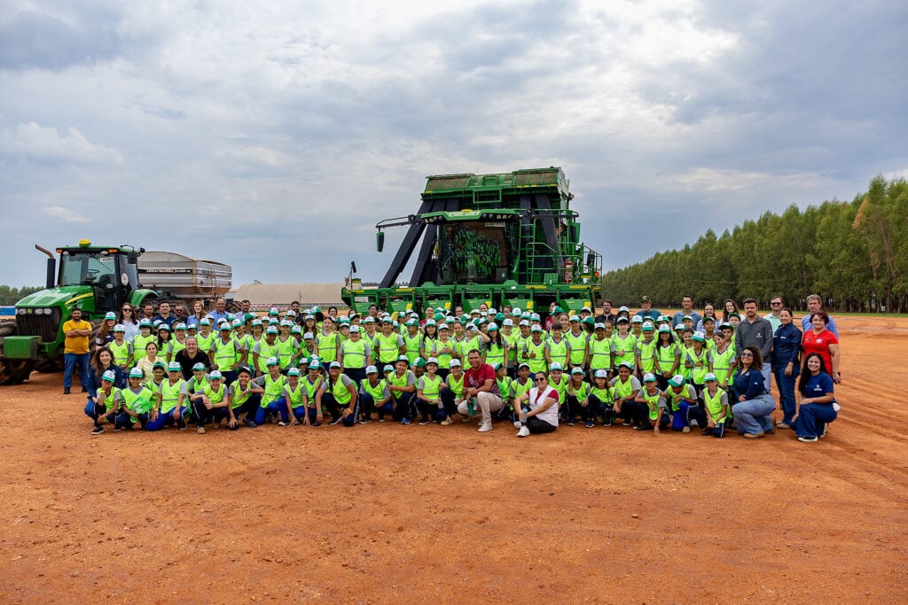 Futuro em Campo inspira mais de 140 estudantes de Tapurah durante visita na fazenda