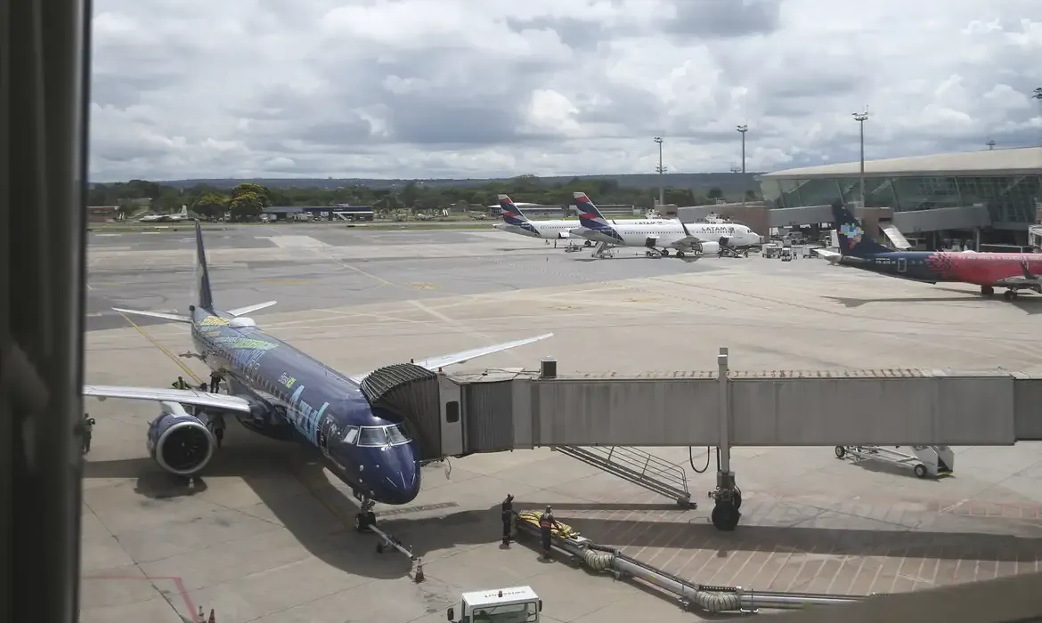 Avião supera ônibus em viagens pessoais no Brasil