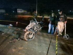 Professor morre em acidente entre moto e caminhonete na BR-163, em Sinop