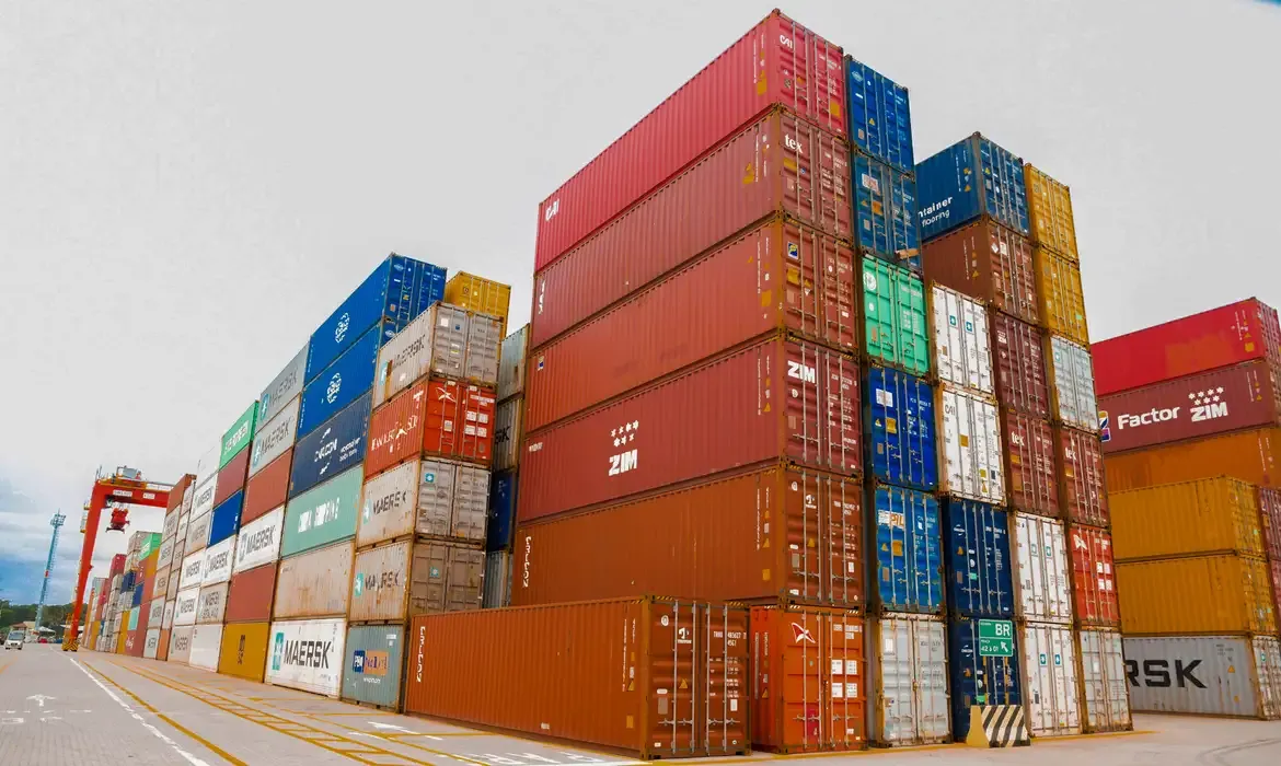 Crédito ampliado pelo CMN reforça apoio a empresas afetadas nos EUA