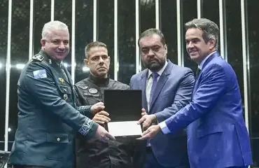 Polícia apreende arsenal com 30 pistolas em ônibus que seguia para o Rio