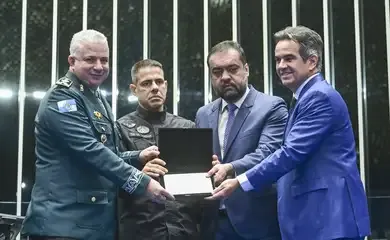 Polícia apreende arsenal com 30 pistolas em ônibus que seguia para o Rio