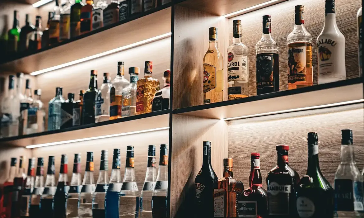 Operação contra bebidas adulteradas mobiliza polícia em SP