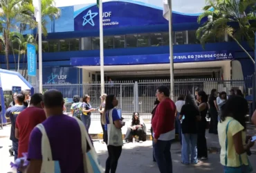 Enem movimenta estudantes que chegam cedo e demonstram tranquilidade