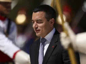 Equador rejeita instalação de bases militares estrangeiras em referendo