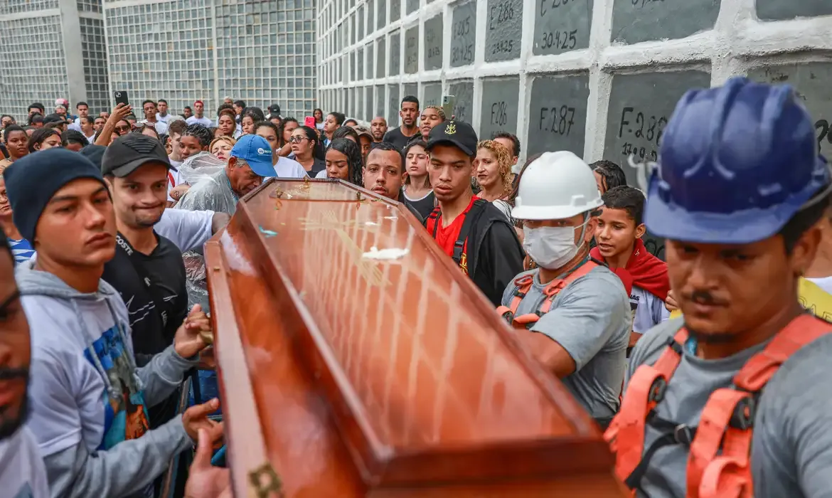 Letalidade policial resultou em 11 mortes por dia em nove estados em 2024