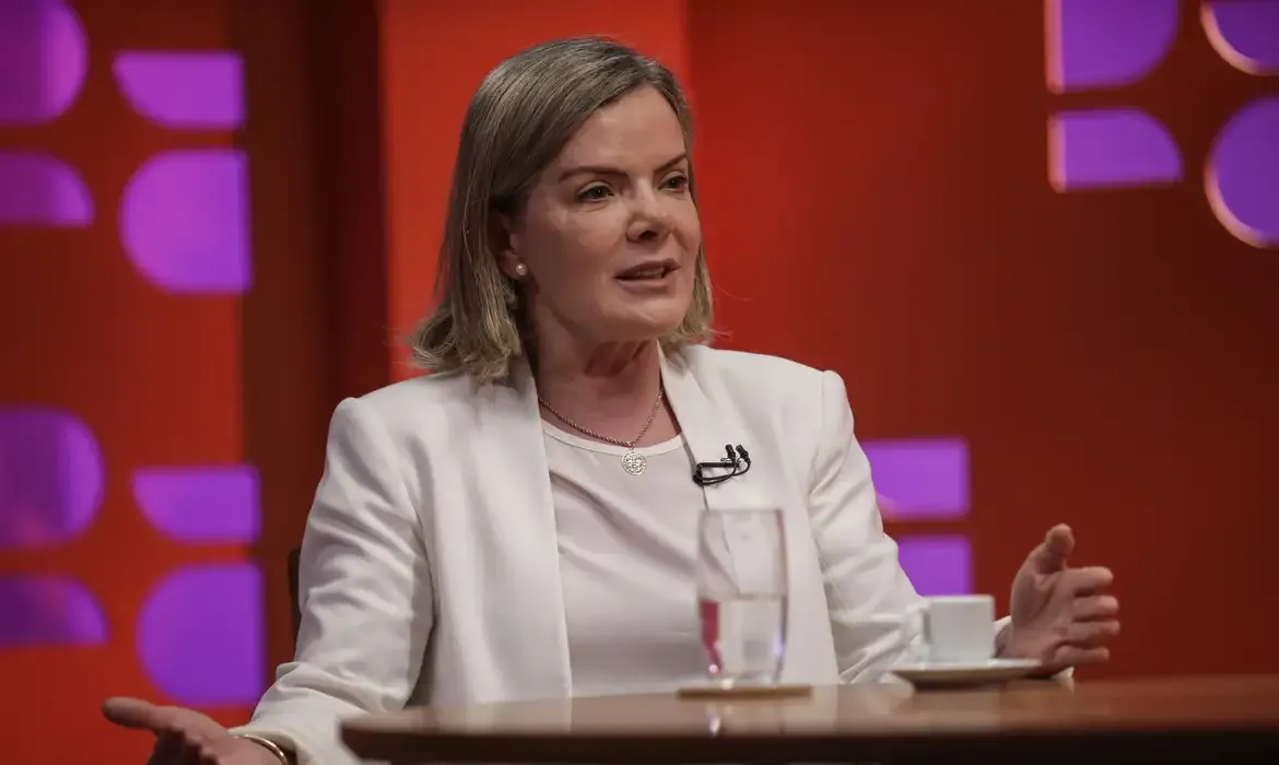 Governo rejeita equiparação de facções ao terrorismo, afirma Gleisi Hoffmann